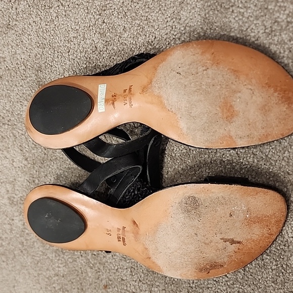 Black Minimalist Thong Sandals - Picture 4 of 4